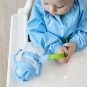 child with connect-a-cup - ocean breeze - b.box for kids